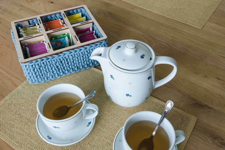rustikální čajový servis, výběr čajů v krabičce